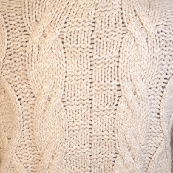American Eagle Cable Knit Sweater Size M - Picture 4 of 7